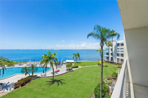 Condo in Saint Petersburg, Florida, 2 bedrooms  № 2233695 - photo 6
