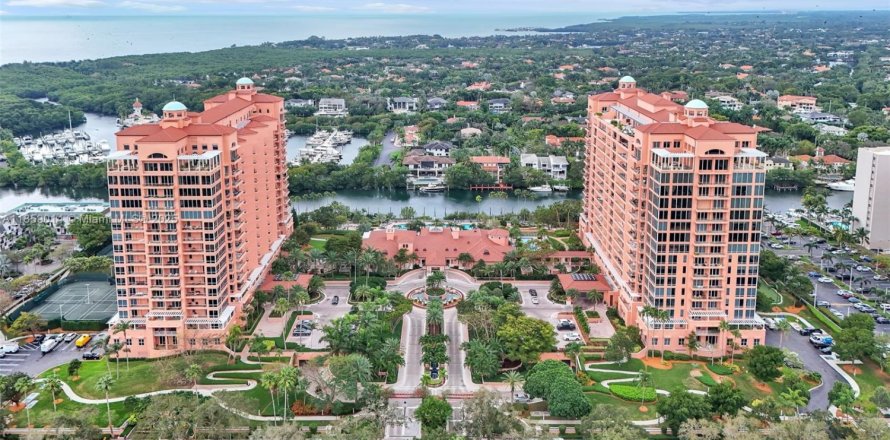 Condo in Coral Gables, Florida, 3 bedrooms  № 1887599