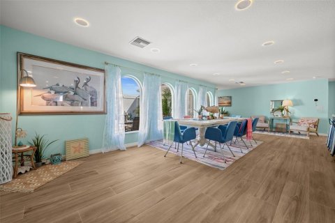 House in Cape Coral, Florida 5 bedrooms, 258.27 sq.m. № 2217921 - photo 11