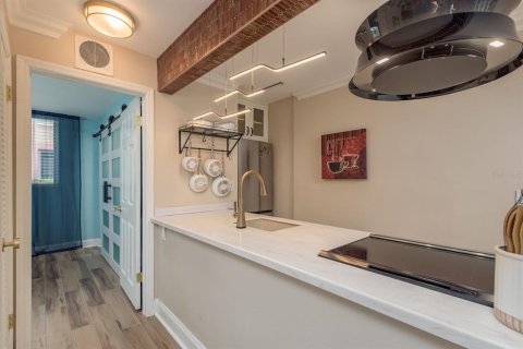 Condo in Tampa, Florida, 1 bedroom  № 1793877 - photo 14