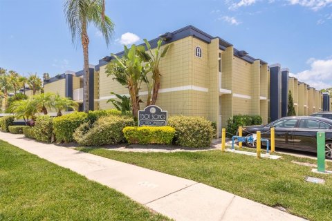 Condo in Tampa, Florida, 1 bedroom  № 1793877 - photo 1