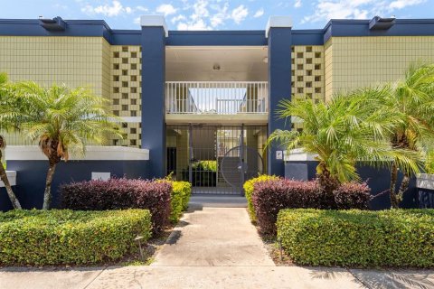 Condo in Tampa, Florida, 1 bedroom  № 1793877 - photo 2