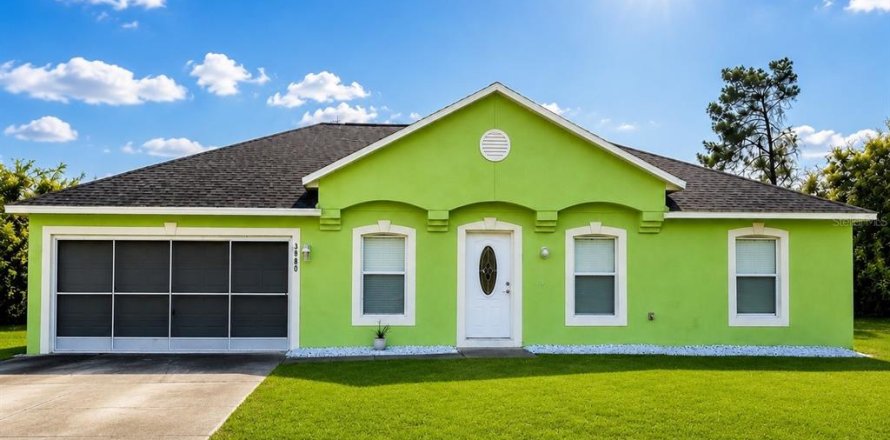 House in Deltona, Florida 3 bedrooms, 147.16 sq.m. № 2275427