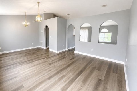 House in Deltona, Florida 3 bedrooms, 147.16 sq.m. № 2275427 - photo 4