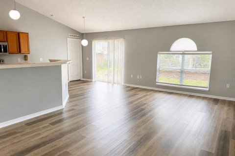 House in Deltona, Florida 3 bedrooms, 147.16 sq.m. № 2275427 - photo 9