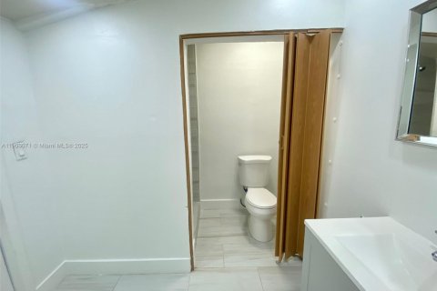 Снять в аренду виллу или дом в Норт-Майами-Бич, Флорида 3 спальни, 81.94м2, № 1955603 - фото 16