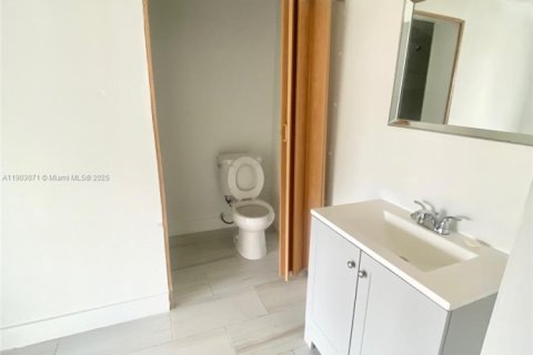 Снять в аренду виллу или дом в Норт-Майами-Бич, Флорида 3 спальни, 81.94м2, № 1955603 - фото 17