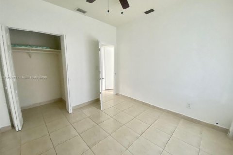 Снять в аренду виллу или дом в Норт-Майами-Бич, Флорида 3 спальни, 81.94м2, № 1955603 - фото 14