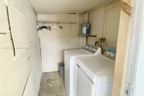 Снять в аренду виллу или дом в Норт-Майами-Бич, Флорида 3 спальни, 81.94м2, № 1955603 - фото 20