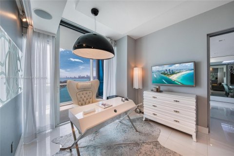 Condo in Miami Beach, Florida, 2 bedrooms  № 1839229 - photo 19