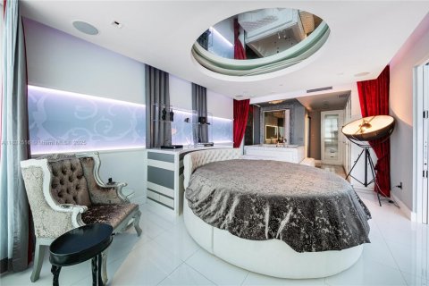 Condo in Miami Beach, Florida, 2 bedrooms  № 1839229 - photo 28