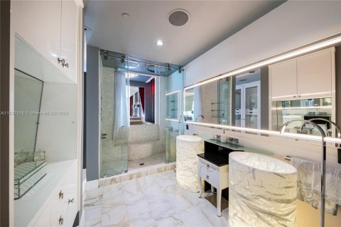 Condo in Miami Beach, Florida, 2 bedrooms  № 1839229 - photo 22