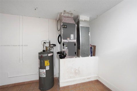 Casa en alquiler en Weston, Florida, 3 dormitorios, 131.92 m2 № 1946530 - foto 8