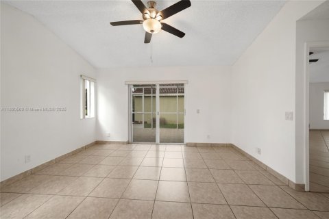 Casa en alquiler en Weston, Florida, 3 dormitorios, 131.92 m2 № 1946530 - foto 16