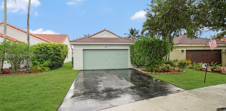 Casa en Weston, Florida 3 dormitorios, 131.92 m2 № 1946530