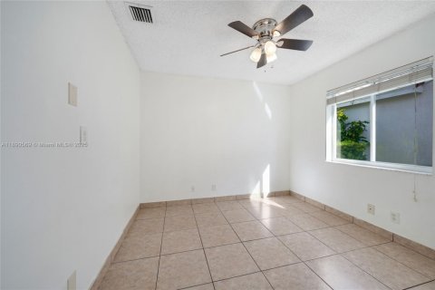 Casa en alquiler en Weston, Florida, 3 dormitorios, 131.92 m2 № 1946530 - foto 10