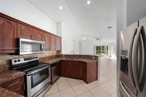 Casa en alquiler en Weston, Florida, 3 dormitorios, 131.92 m2 № 1946530 - foto 5
