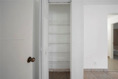 Casa en alquiler en Weston, Florida, 3 dormitorios, 131.92 m2 № 1946530 - foto 18