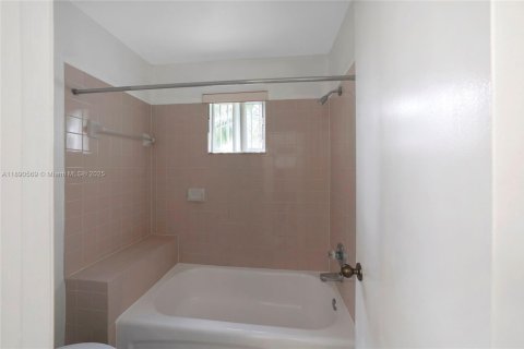 Casa en alquiler en Weston, Florida, 3 dormitorios, 131.92 m2 № 1946530 - foto 21