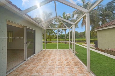 Casa en alquiler en Weston, Florida, 3 dormitorios, 131.92 m2 № 1946530 - foto 24
