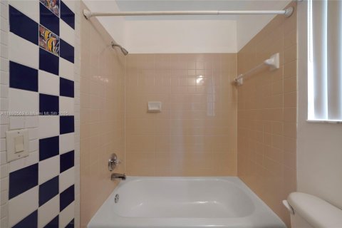 Casa en alquiler en Weston, Florida, 3 dormitorios, 131.92 m2 № 1946530 - foto 13