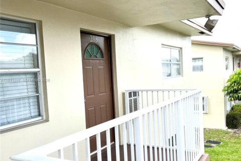 Condominio en Margate, Florida, 2 dormitorios  № 2074984
