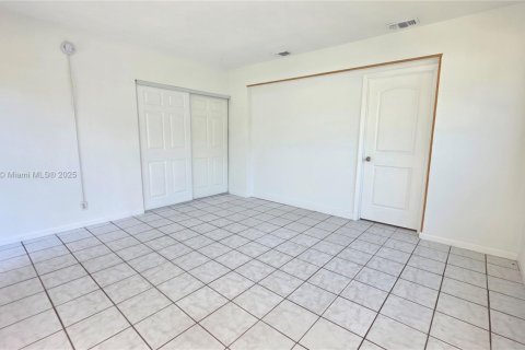 Снять в аренду виллу или дом в Норт-Майами, Флорида 3 спальни, 201.41м2, № 1971757 - фото 13