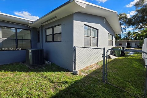 Снять в аренду виллу или дом в Норт-Майами, Флорида 3 спальни, 201.41м2, № 1971757 - фото 29