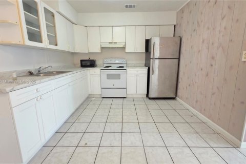 Снять в аренду виллу или дом в Норт-Майами, Флорида 3 спальни, 201.41м2, № 1971757 - фото 9