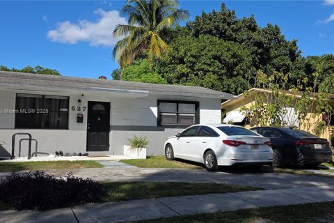 Снять в аренду виллу или дом в Норт-Майами, Флорида 3 спальни, 201.41м2, № 1971757 - фото 3