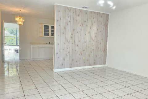 Снять в аренду виллу или дом в Норт-Майами, Флорида 3 спальни, 201.41м2, № 1971757 - фото 5