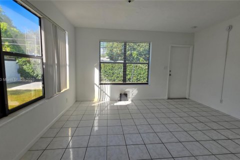 Снять в аренду виллу или дом в Норт-Майами, Флорида 3 спальни, 201.41м2, № 1971757 - фото 12