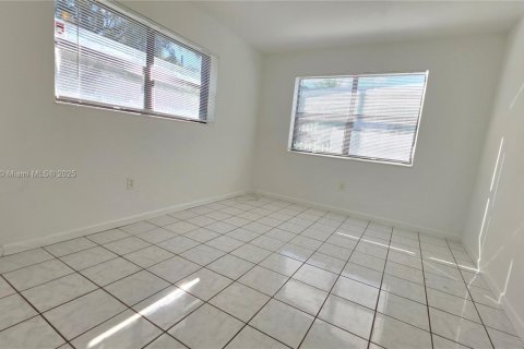 Снять в аренду виллу или дом в Норт-Майами, Флорида 3 спальни, 201.41м2, № 1971757 - фото 17