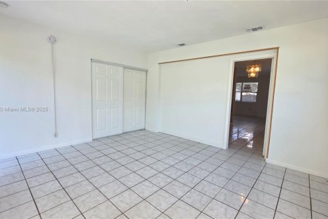 Снять в аренду виллу или дом в Норт-Майами, Флорида 3 спальни, 201.41м2, № 1971757 - фото 14