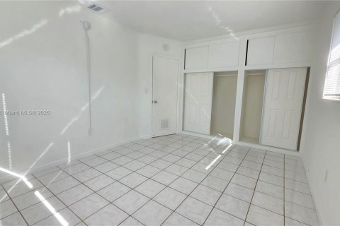 Снять в аренду виллу или дом в Норт-Майами, Флорида 3 спальни, 201.41м2, № 1971757 - фото 15