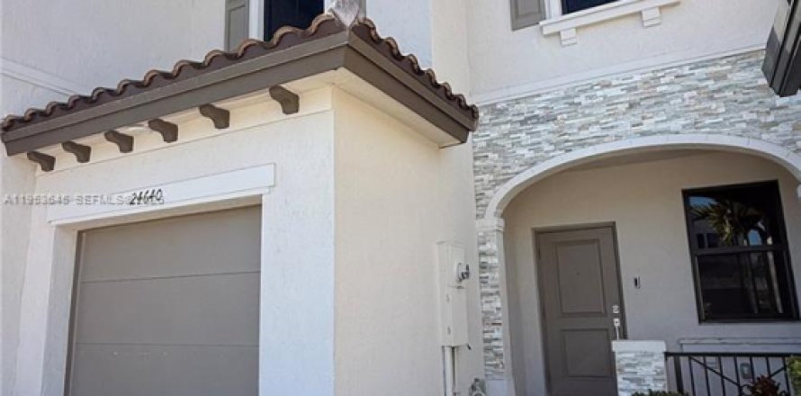 Adosado en Homestead, Florida 3 dormitorios, 133.97 m2 № 2011377