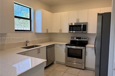 Adosado en alquiler en Homestead, Florida, 3 dormitorios, 133.97 m2 № 2011377 - foto 16