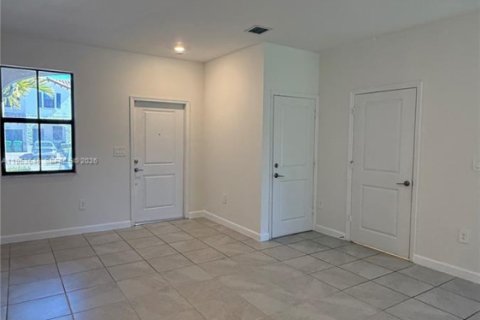 Adosado en alquiler en Homestead, Florida, 3 dormitorios, 133.97 m2 № 2011377 - foto 6