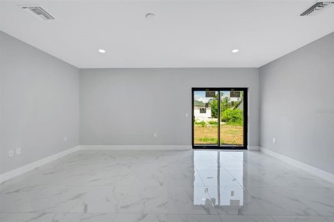 Casa en venta en Lehigh Acres, Florida, 3 dormitorios, 110.37 m2 № 1870084 - foto 19