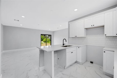 Casa en venta en Lehigh Acres, Florida, 3 dormitorios, 110.37 m2 № 1870084 - foto 10