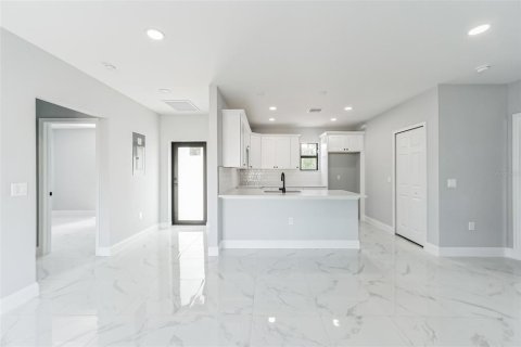 Casa en venta en Lehigh Acres, Florida, 3 dormitorios, 110.37 m2 № 1870084 - foto 14