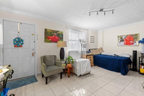 Condo in Hialeah, Florida, 2 bedrooms  № 1990978 - photo 3