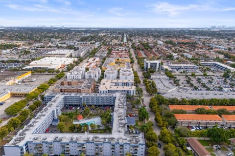Condo in Hialeah, Florida, 2 bedrooms  № 1990978 - photo 20
