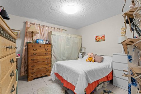 Condo in Hialeah, Florida, 2 bedrooms  № 1990978 - photo 14