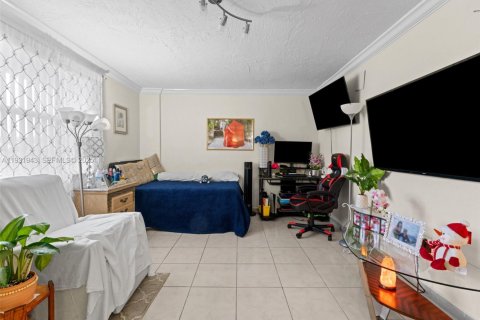 Condo in Hialeah, Florida, 2 bedrooms  № 1990978 - photo 4