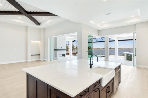 House in Sarasota, Florida 4 bedrooms, 371.61 sq.m. № 1618276 - photo 13
