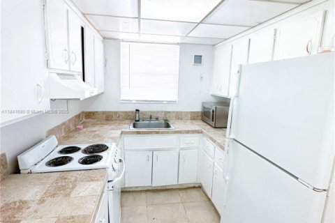 Apartamento en alquiler en North Miami, Florida, 1 dormitorio, 92.9 m2 № 1833891 - foto 6