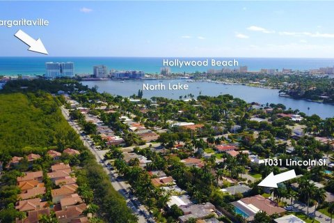 Villa ou maison à vendre à Hollywood, Floride: 3 chambres, 151.99 m2 № 2147236 - photo 2