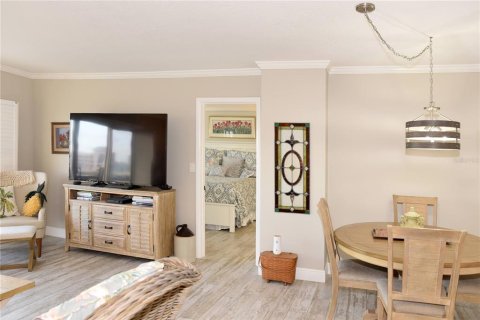 Condo in Saint Petersburg, Florida, 2 bedrooms  № 1916032 - photo 11