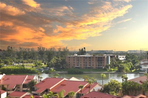 Condo in Saint Petersburg, Florida, 2 bedrooms  № 1916032 - photo 27